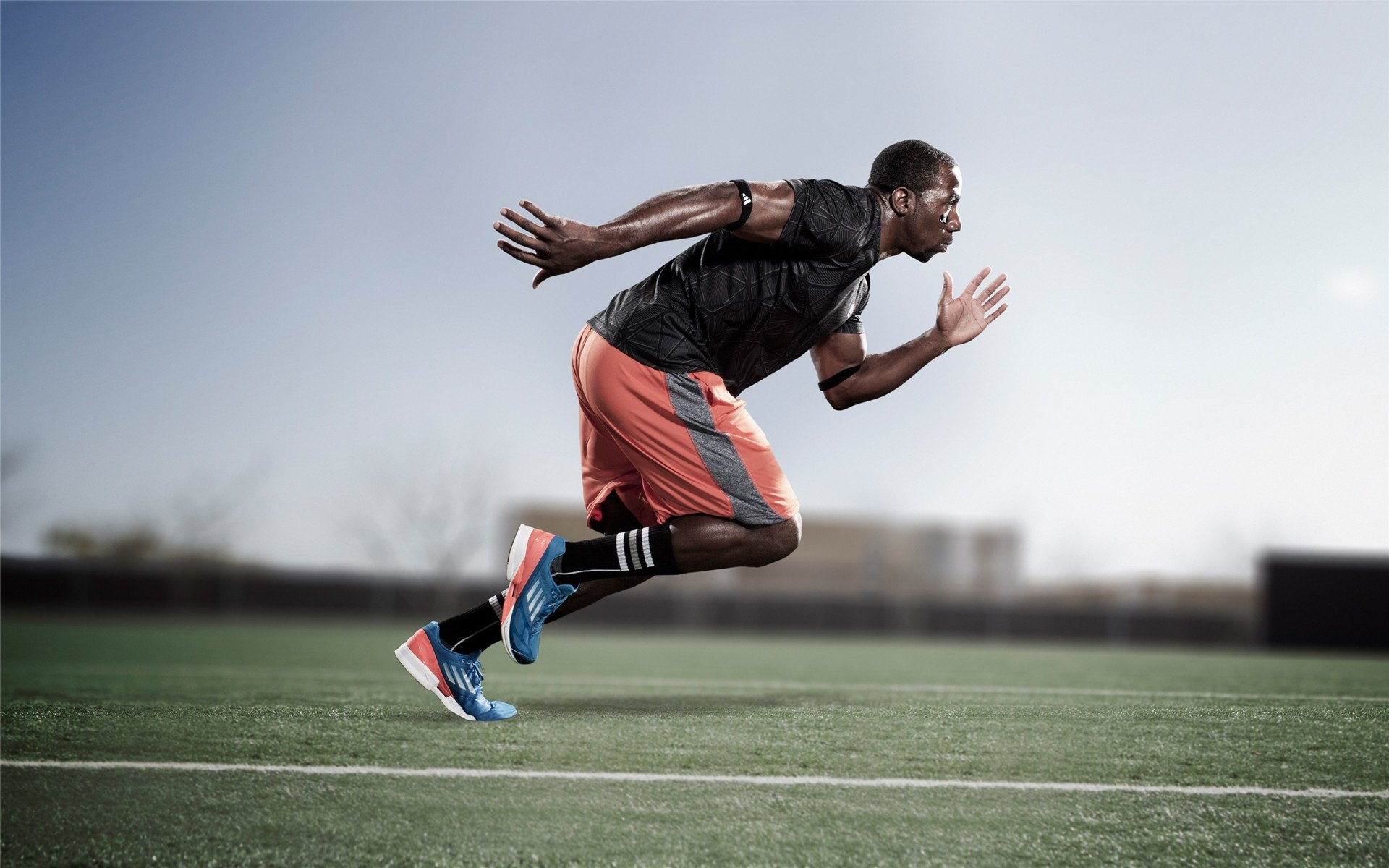 哈登单节五助攻快船进攻节奏流畅，哈登单打集锦