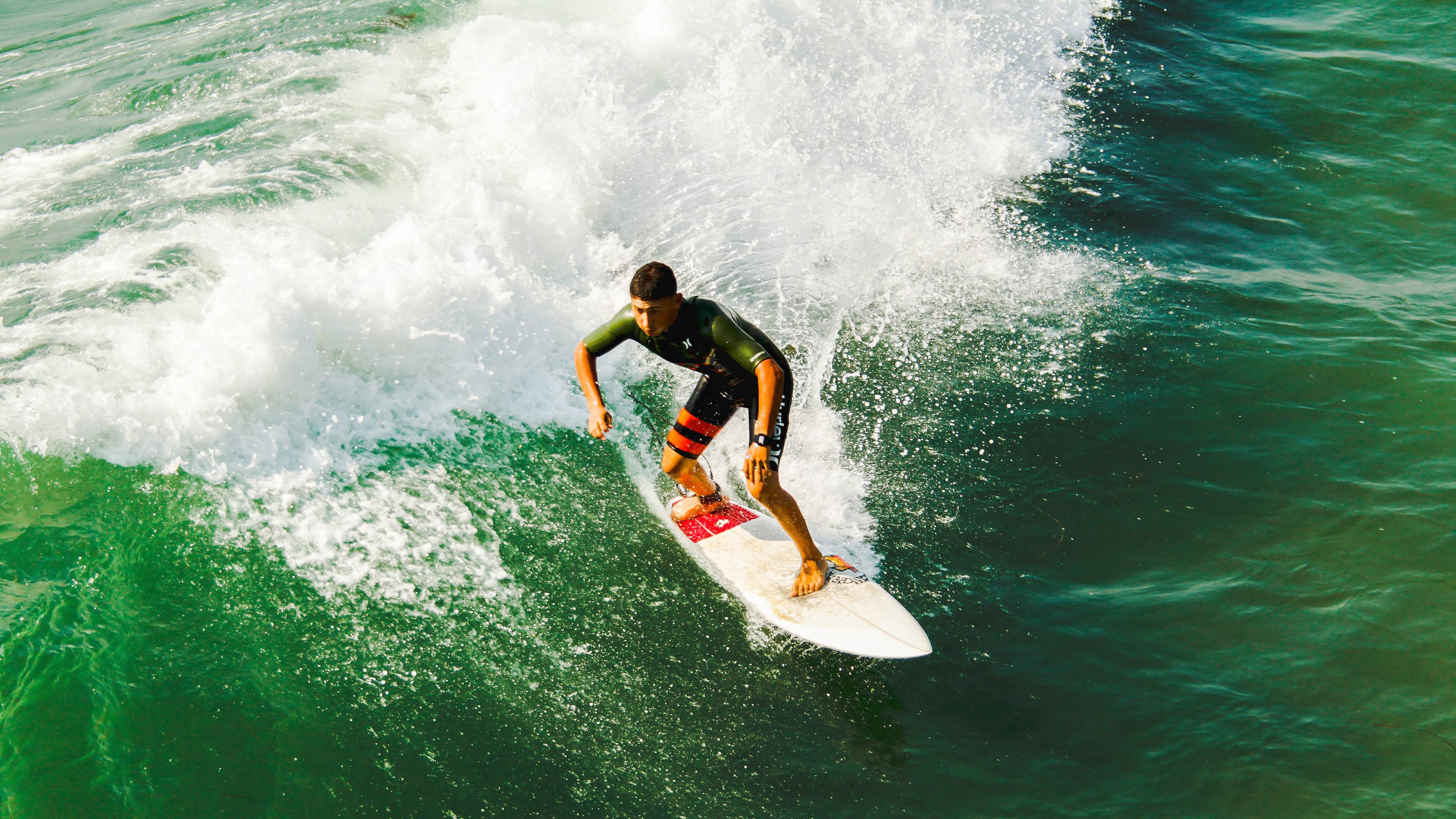 赛事志愿者奖学金制度激励更多学生参与赛事服务，赛会志愿者